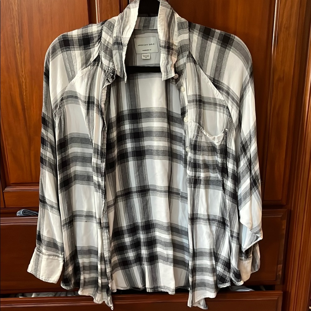 American Eagle women’s light weight button down top